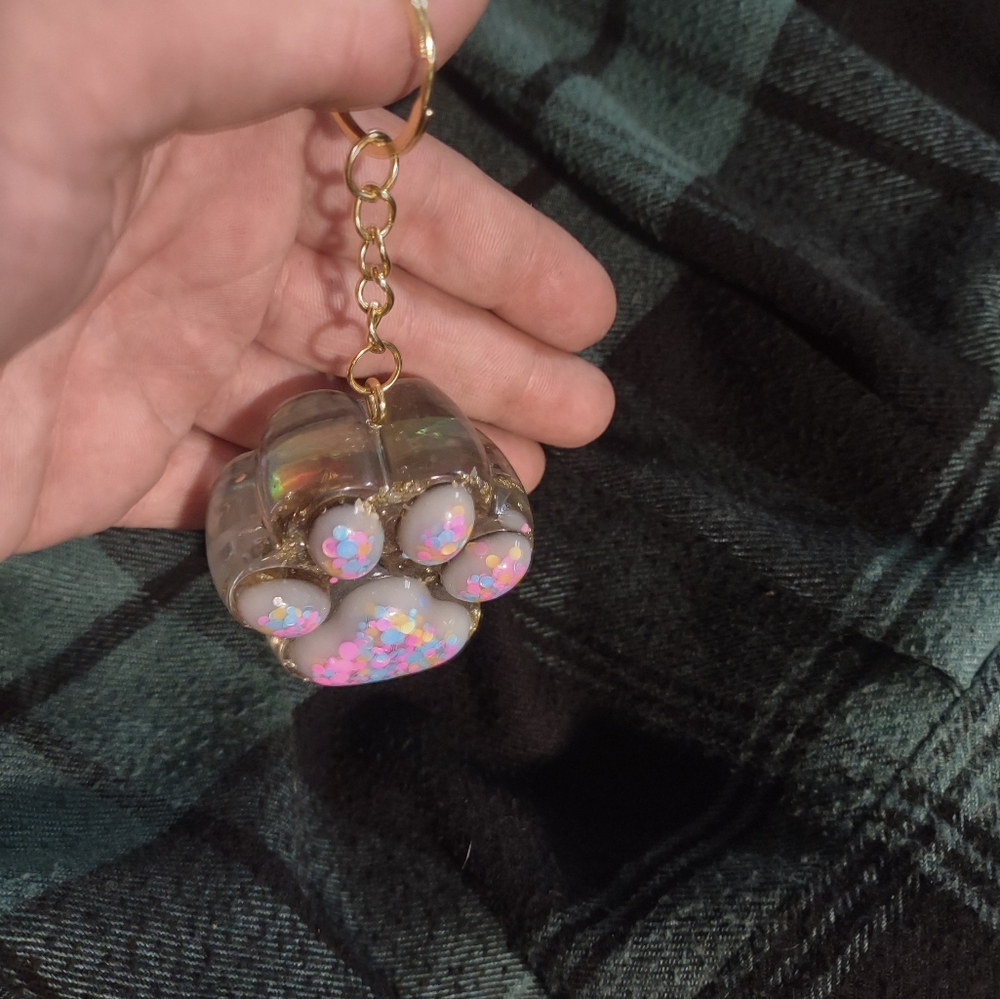 Resin 3D kitty paw keychain